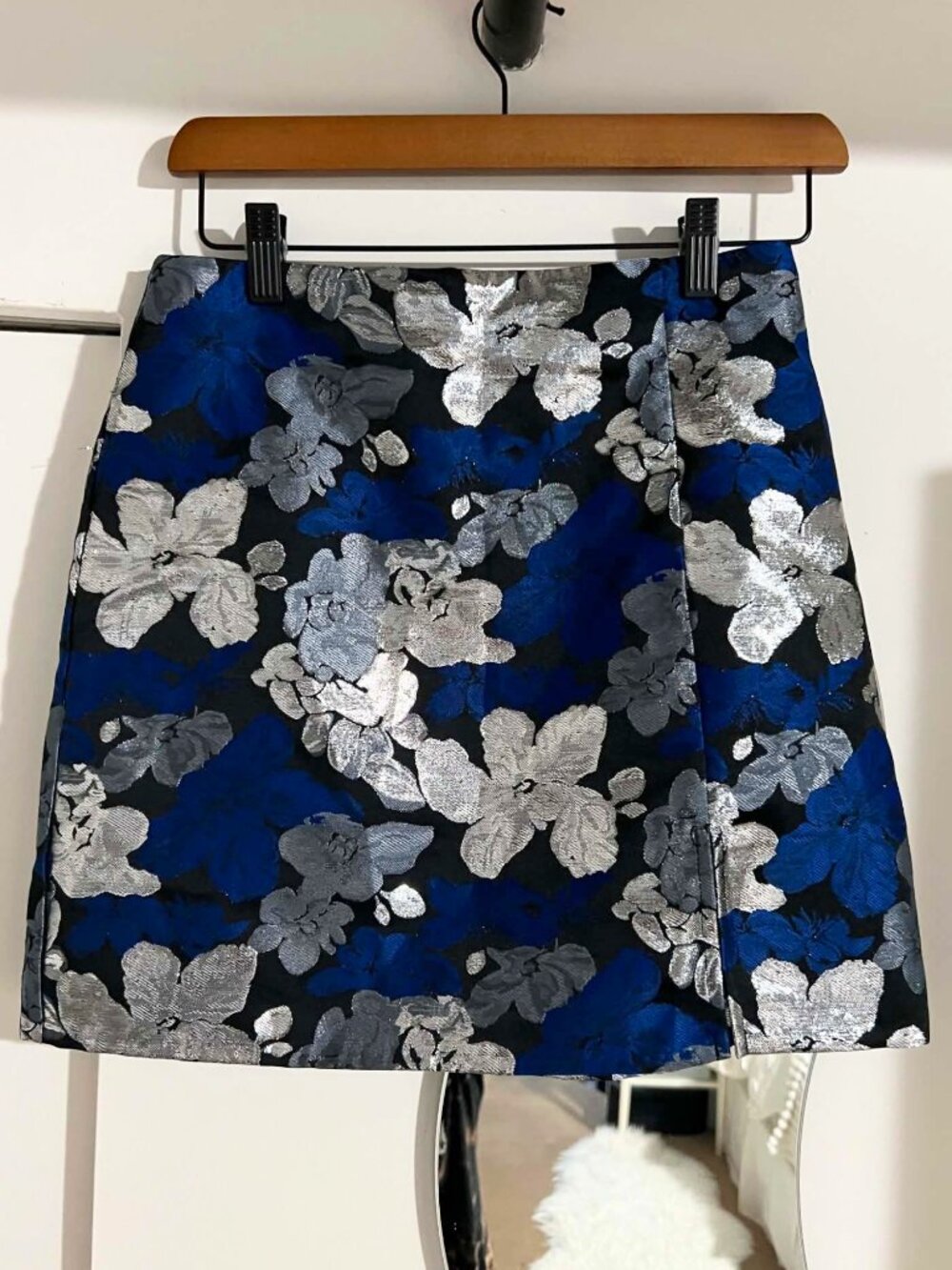 Metallic floral mini skirt with side slit, size 6, S/M